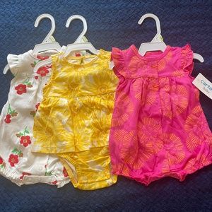 Carter's Girls Newborn Onesies Size 3m